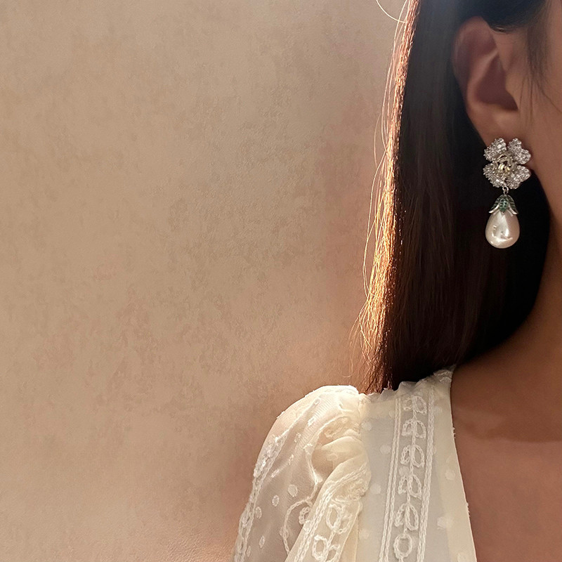 Bông tai ngọc trai hoa Zircon sang trọng thời trang