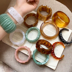 Vòng tay hở miệng hình bầu dục Acrylic thiết kế vòng tay đơn giản thời trang và cá tính dễ kết hợp với phụ kiện cầm tay