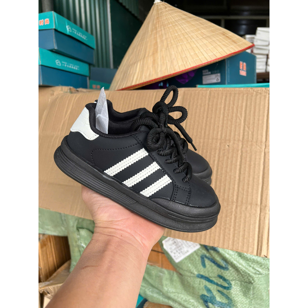 giày thể thao bé trai bé gái 3 sọc cổ thấp da PU mềm êm chan chống trượt QCCC full box mẫu mới cho bé từ 1 tuổi 332