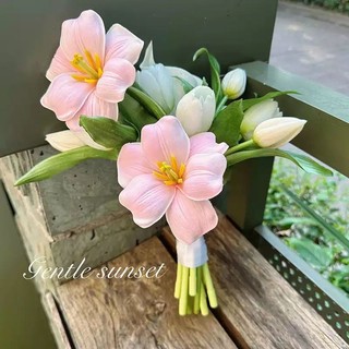 Bó hoa cưới cầm tay cô dâu từ hoa tulip nụ và nở cao su xinh xắn phong cách Hàn Quốc HQ0123