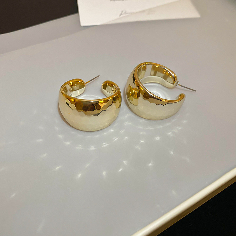 [Jewbeauty] Bông tai vòng chữ C cạnh rộng kim cương mới thiết kế đơn giản đinh tán cảm giác cao cấp bông tai nữ