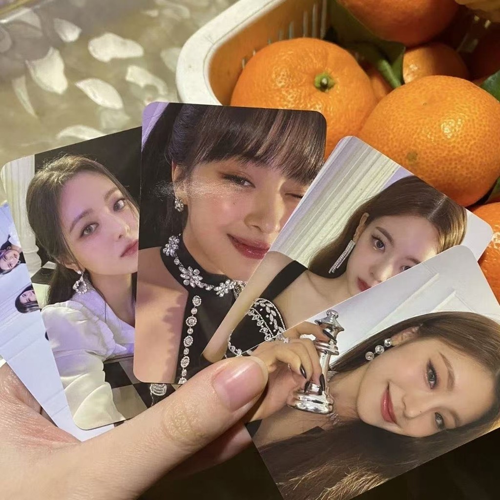 Thẻ giao dịch ITZY Checkmate World Tour Photocard