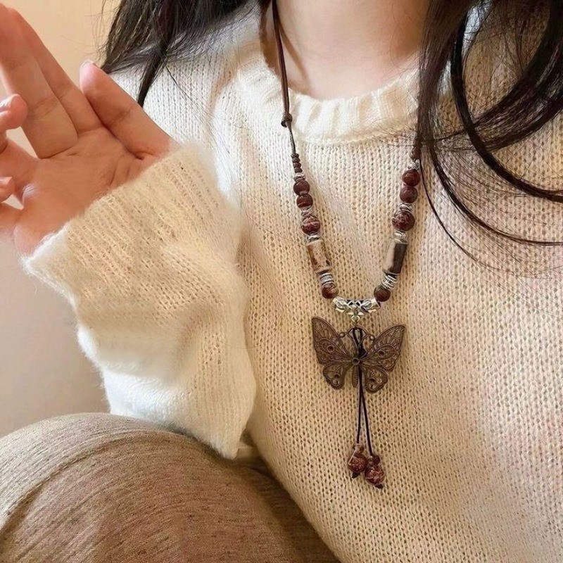 Vòng cổ thời trang retro với lông vũ mặt dây chuyền, phù hợp cho áo len