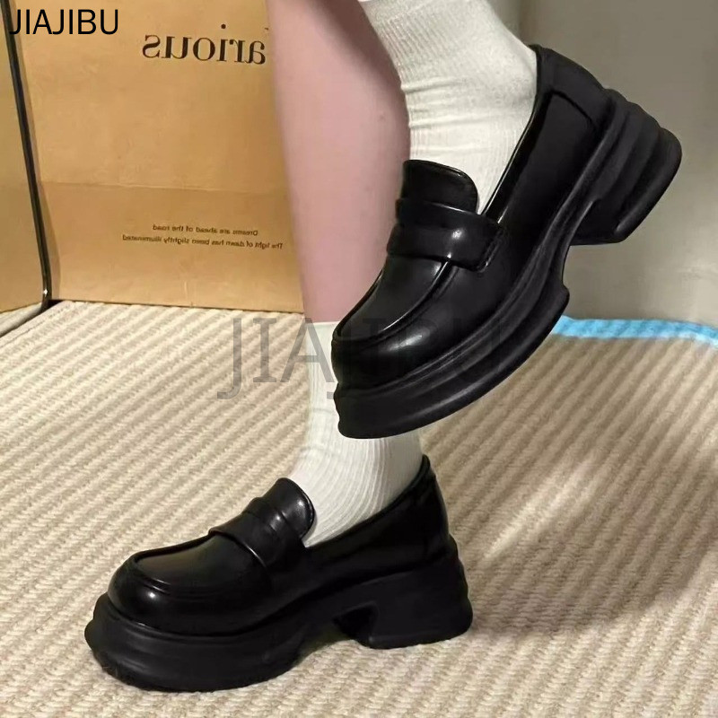 Size 34-45 Giày Nữ Cỡ Lớn 44 Giày Da Nhỏ Mũi Tròn Chống Trượt Phong Cách Anh Có Gót Dày 43 Giày Lười Slip-on Giày Học Sinh Cao Gót Màu Đen Korean Fashion Platform Mary Jane Shoes Retro Casual Soft-soled Cosplay Doll Shoes Giày Lolita Đồng Phục JK Nhật Bản