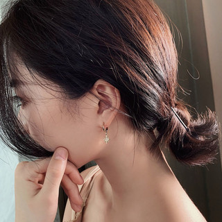 ✨Bông tai kim cương bất đối xứng hình ngôi sao bạc 925 Phiên bản Hàn Quốc Bông tai phù hợp với mọi trận đấu nhẹ nhàng Bông tai thiết kế Niche sang trọng 25.5.19