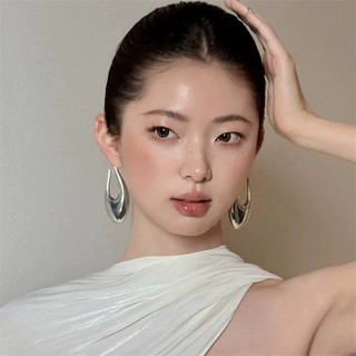 1 đôi bông tai cổ điển châu Âu và Mỹ dành cho nữ, sang trọng nhẹ nhàng, đơn giản, đa năng và cao cấp