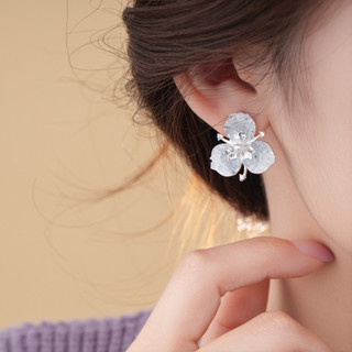 Bông tai hoa ngọc trai pha lê màu xanh Nữ thiết kế Niche Bông tai tươi thời trang Bông tai phong cách mát mẻ độc đáo