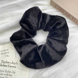 Cột Tóc Vải Scrunchies nhung màu đen  vải nhung mềm mại, có độ bóng nhẹ