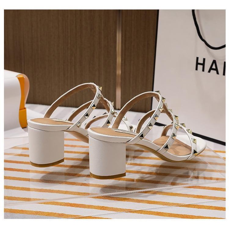 Dép Cao Gót Nữ Phiên Bản Cao Đinh Tán Dép Mùa Hè Phong Cách Mới Dày Gót Thời Trang Vua Flip-Flops Rò Rỉ Ngón Chân La Mã Cao Gót