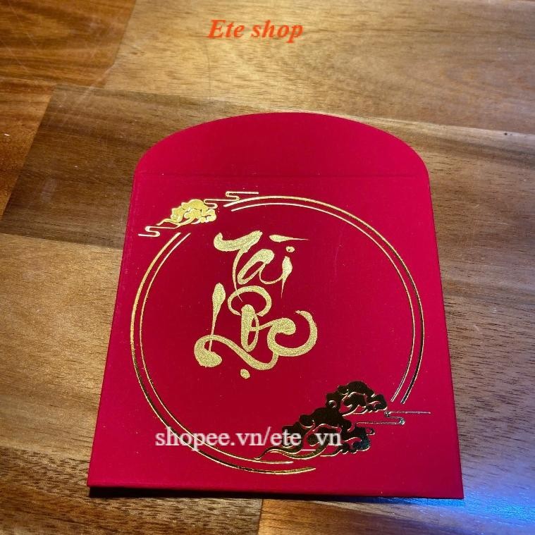 Bao lì xì tết viết thư pháp chữ theo yêu cầu, nét chữ nhũ sang trọng, mang lại may mắn cho ngày tết.