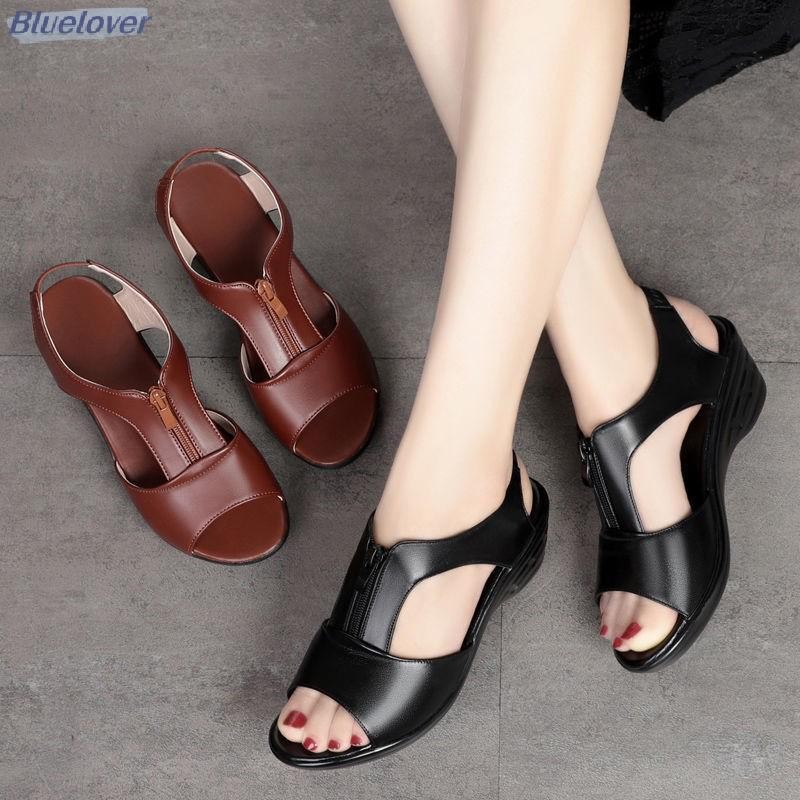 Xăng đan Nữ Bluelover Mùa Hè 2025 Phong Cách Mới Miệng Cá Nêm Gót Đế Mềm Xăng đan Trung Niên Và Người Cao Tuổi Thời Trang Trung Niên Giày Nữ Mới