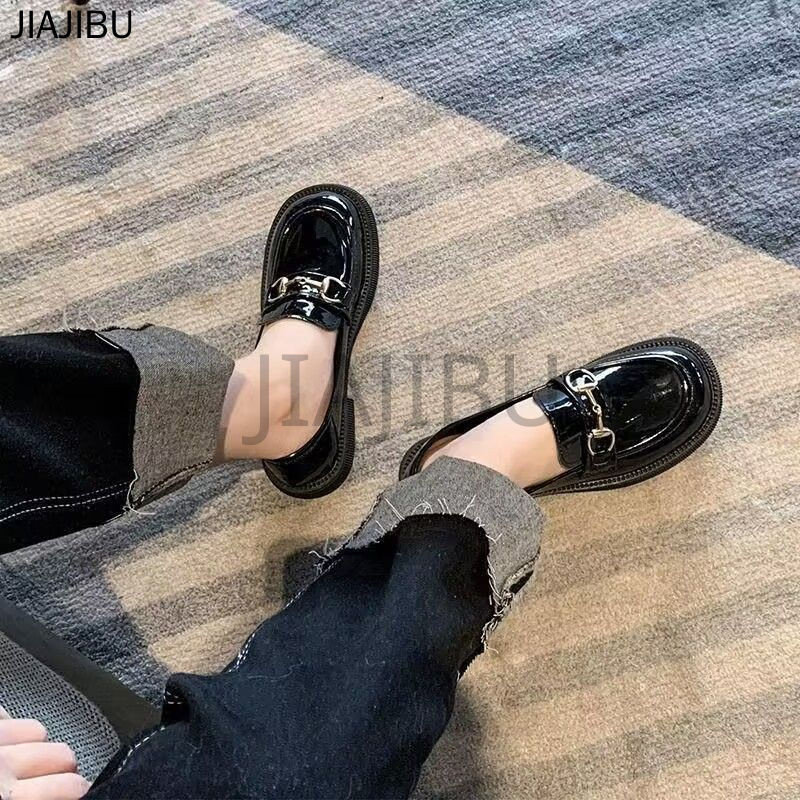 Size 35-43 Giày Da Nhỏ Mũi Tròn Thông Thường Kiểu Anh Có Gót Dày Giày Nữ Cỡ Lớn 42 Giày Lười Slip-on Giày Đi Học Màu Đen Korean Fashion Platform Lolita Mary Jane Shoes Retro JK Uniform Cosplay Doll Shoes Giày Công Chúa Đen Mờ Nhật Bản Giày Khiêu Vũ
