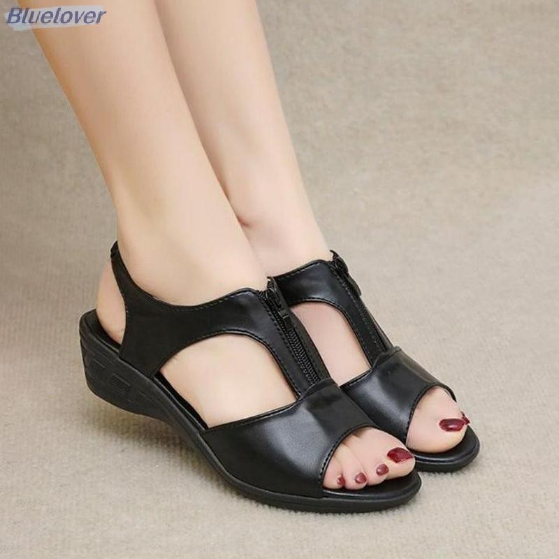 Xăng đan Nữ Bluelover Mùa Hè 2025 Phong Cách Mới Miệng Cá Nêm Gót Đế Mềm Xăng đan Trung Niên Và Người Cao Tuổi Thời Trang Trung Niên Giày Nữ Mới