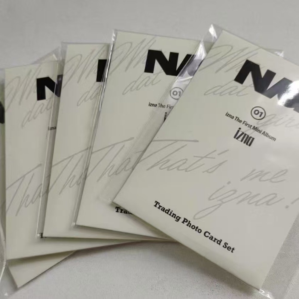 Thẻ giao dịch ngẫu nhiên IZNA Olive Young Photocard