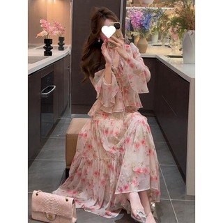 Bộ trang phục Nữ thanh lịch sang trọng nhẹ nhàng: áo sơ mi hoa và chân váy cạp cao cho mùa Hè