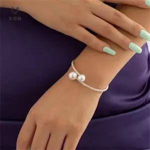Vòng tay ngọc trai pha lê điều chỉnh size, phù hợp làm quà tặng đám cưới