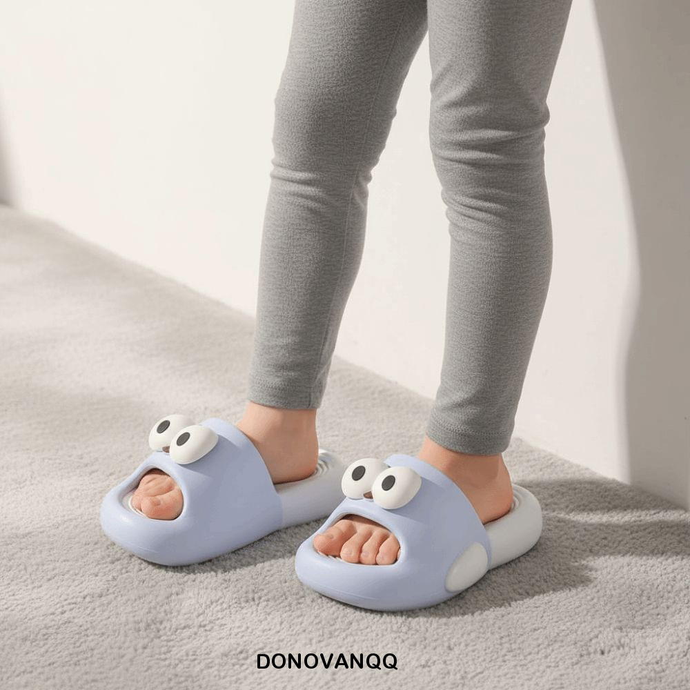 DONOVANQQ Dép Chống Trơn Trượt Dễ Thương, Đế Mềm Dày Hoạt Hình Mắt Lớn Trượt, Khả Năng Phục Hồi Sáng Tạo Chặn Màu EVA Trẻ Em Đi Biển Giày Bơi Bé Gái