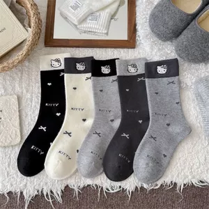 Tất Cotton thêu theo chủ đề Kitty dễ thương có chấm bi và nơ