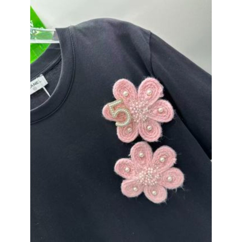 Áo thun trang trí hoa cổ tròn ngắn tay mới dành cho nữ