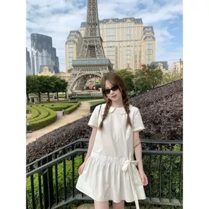 Váy cổ búp bê trắng Váy chữ a ngắn tay có dây phong cách nữ