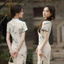 Cổ điểnmodern Qipao nữ tay ngắn, form body cinched, dáng dài thanh lịch