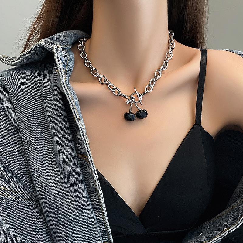 Vòng cổ anh đào phong cách tối giản