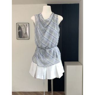 Cổ xoay Áo sơ mi voan kẻ sọc phối ren, màu xanh kèm áo camisole đơn giản sang trọng cho ngày hàng ngày năm 2026