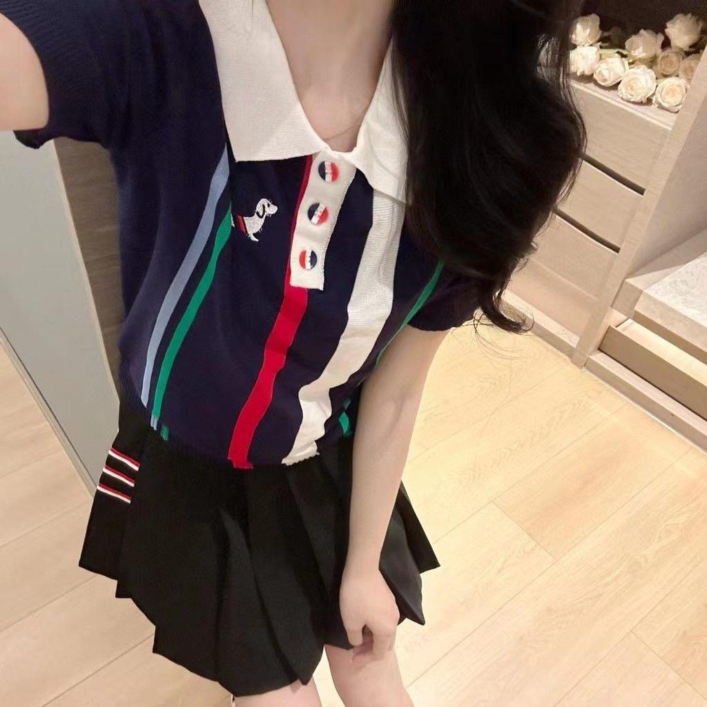 [Seckill trong thời gian có hạn] Mùa hè cổ điển thêu chó con sọc dọc Ice Silk Đan tay ngắn 2026 Thiết kế thích hợp cho mọi trận đấu Áo sang trọng