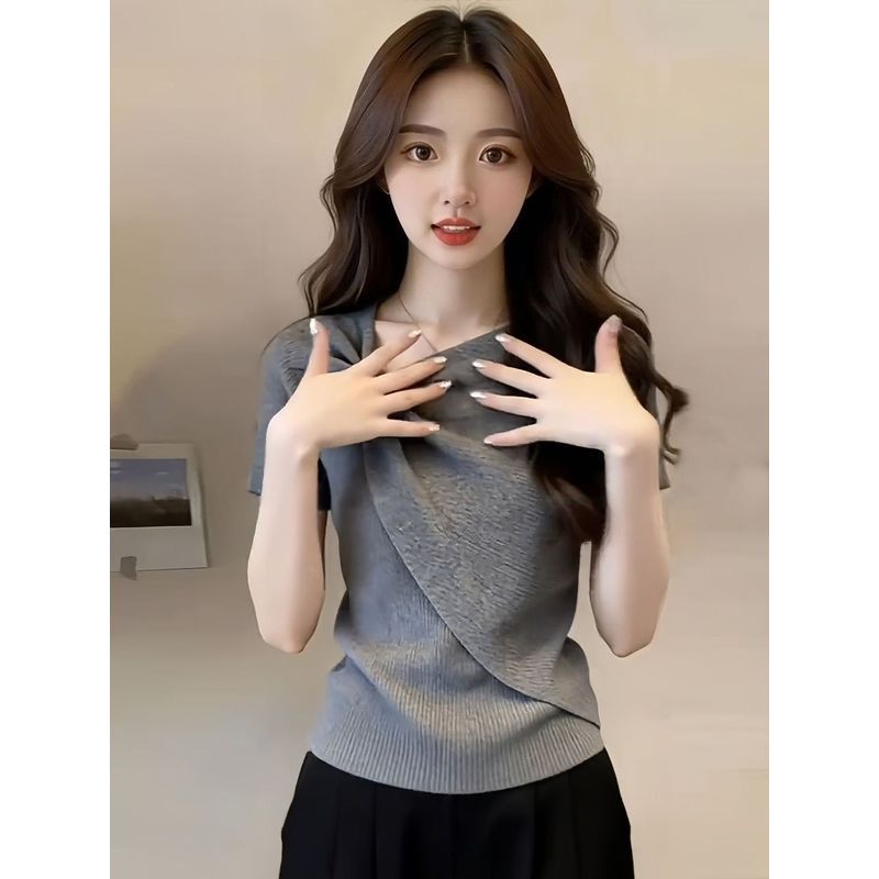 Áo thun nữ tay ngắn mùa hè 2026, phong cách mới với đeo vai và thắt lưng, dệt kim đẹp