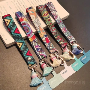 Điện Thoại Di Động Dây Đeo Cổ Tay Ngắn Retro Phong Cách Dân Tộc Totem Tua Rua Mặt Dây Chuyền Trang Sức Dây Treo Ốp Lưng Điện Thoại Nhỏ Sling Mới