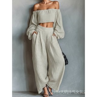 Quần short một vai và áo phông phong cách nghỉ dưỡng cho nữ, phù hợp mặc mùa hè