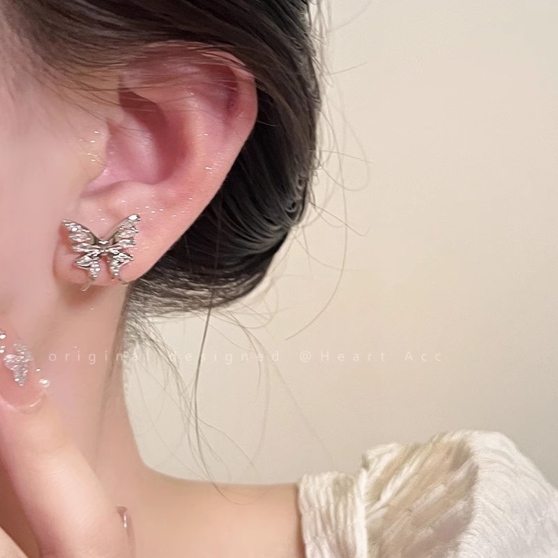 Phong Cách Đơn Giản Thiết Kế Niche Bướm Rỗng Zircon Bông Tai Nữ