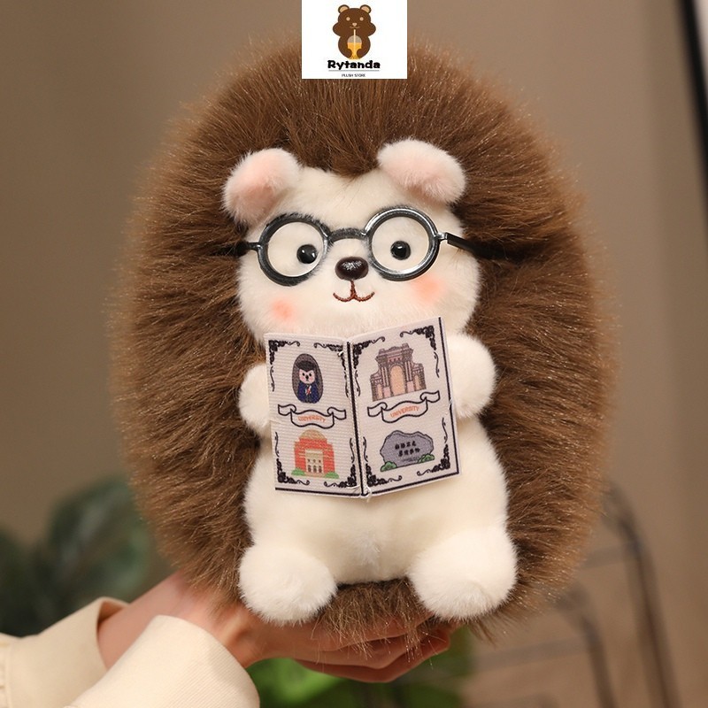 Rytanda Đồ chơi sang trọng hình nhím thực tế dễ thương dành cho trẻ em Bé trai Bé gái Nhím Tượng cầm một cuốn sách có dây buộc nơ Động vật nhồi bông Búp bê mềm mại Bạn gái trẻ em Quà tặng năm mới Giáng sinh