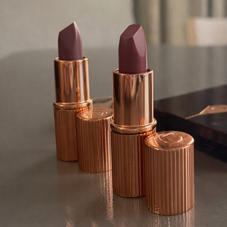 Charlotte Tilbury Matte Revolution Lipstick – Son Lì Mịn Môi, Lâu Trôi, Lên Màu Chuẩn, Không Khô