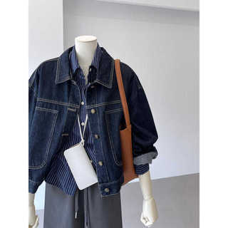 Áo khoác denim nữ retro màu xanh hải quân, ngực túi lớn, thiết kế lớp rời