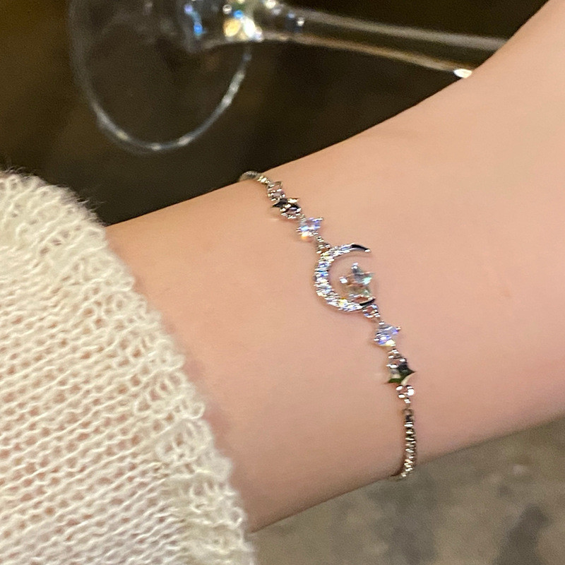 Vòng tay nữ đa năng và thời trang, thiết kế ngôi sao mặt trăng với đá zircon, thể hiện khí chất cá tính