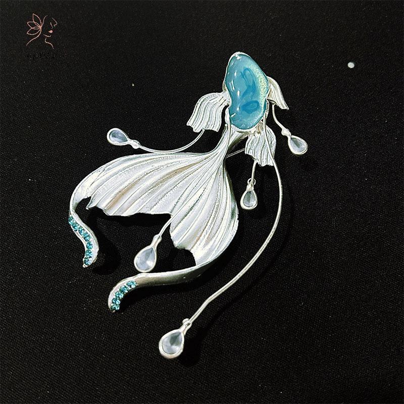 Phụ kiện trang sức nàng tiên cá biển sâu với thiết kế cá trắng thổ cẩm sang trọng và thanh lịch.