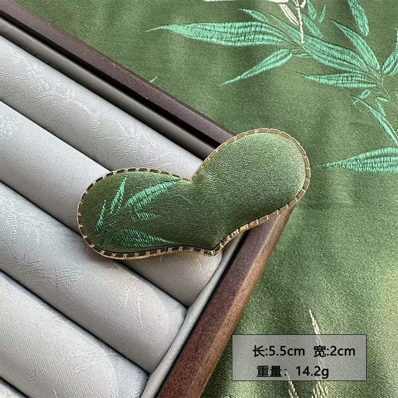Kẹp tóc mỏ vịt handmade thêu lá tre, phong cách retro và phù hợp cho mùa xuân