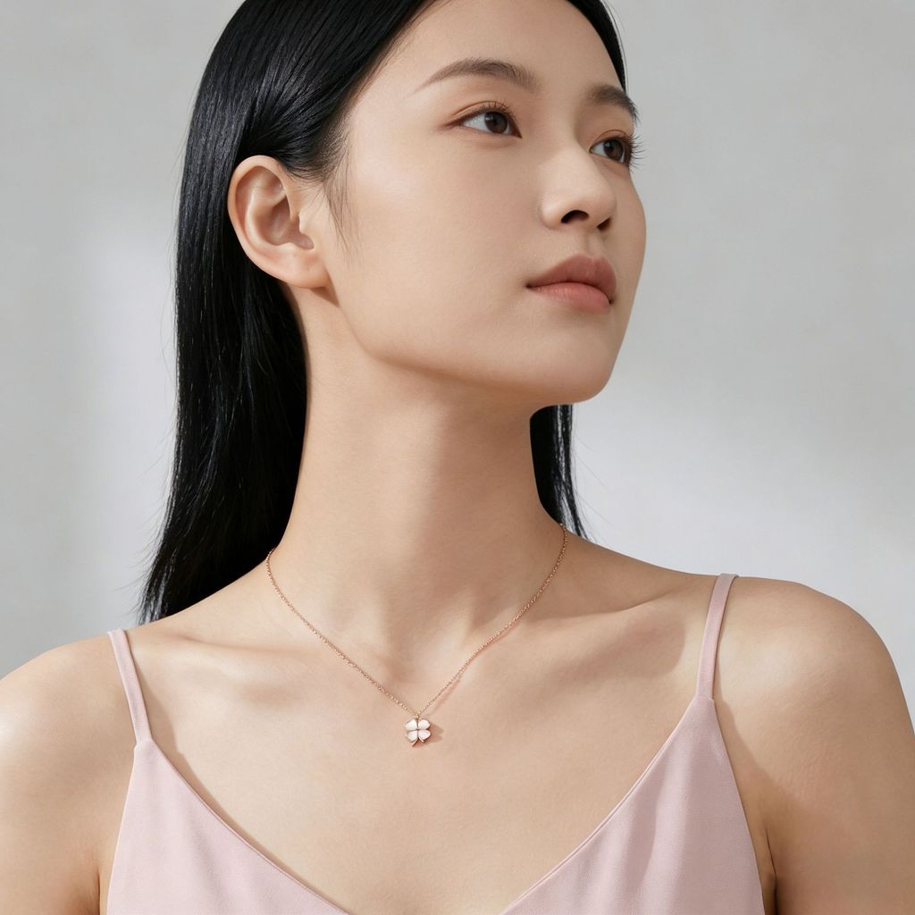 Mặt dây chuyền Niche cỏ ba lá đa năng thanh lịch