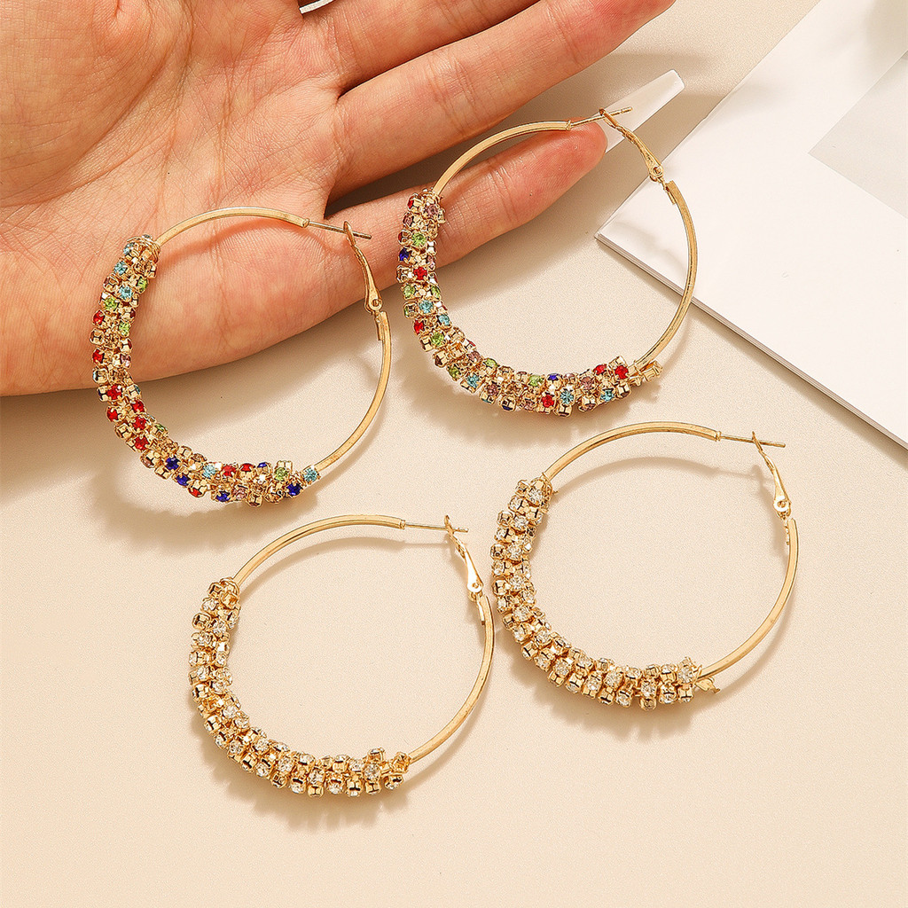 Bông tai kim cương nhiều màu, style cổ điển dành cho nữ