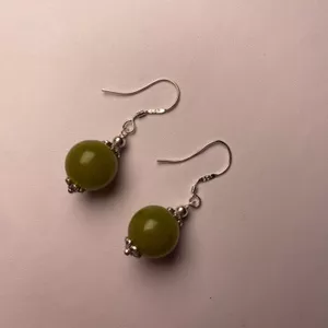 Bông tai xanh bơ, Bông tai cổ điển cổ điển