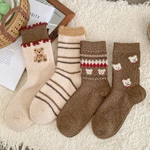Hàn Quốc Vintage Dày cashmere Gấu Tất Nữ Giữa Ống Tất ins Hợp Thời Trang Dễ Thương Ngọt Ngào Hoạt Hình Thu Đông Vớ