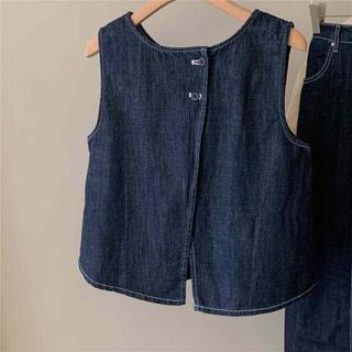 Áo vest dáng rộng cổ điển Nhật Bản và váy denim màu xanh đậm, xẻ eo cao co giãn, phong cách Hàn Quốc