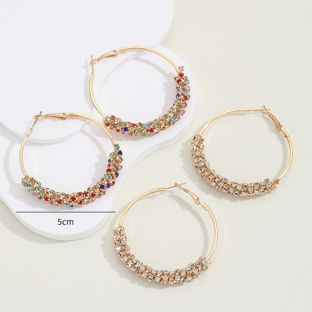 Bông tai kim cương nhiều màu, style cổ điển dành cho nữ