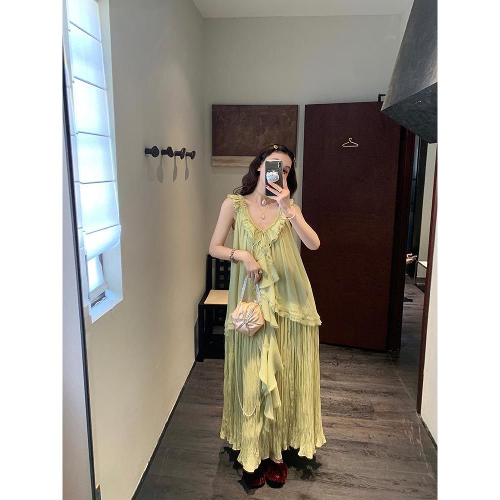 Đầm nữ chất liệu ren với họa tiết lá sen và artemisia xanh, phong cách retro phù hợp cho mùa hè