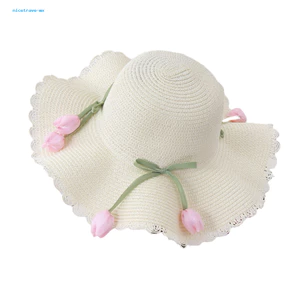 Mũ chống nắng vành rơm viền ren sóng với nơ hoa tulip, phù hợp đi biển mùa hè