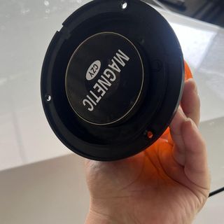 Đèn xoay CỨU HỎA màu vàng NĂNG LƯỢNG MẶT TRỜI có NAM CHÂM hút đế dành cho xe