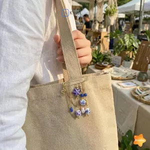 Áo khoác nữ thiết kế đại dương, trâm cài và họa tiết chuỗi hạt trái tim đỏ, phù hợp phong cách thanh lịch