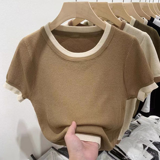 Mẫu áo thun dệt kim tay ngắn cổ tròn màu sắc tương phản, phong cách Hàn Quốc, form slim-fit dành cho nữ