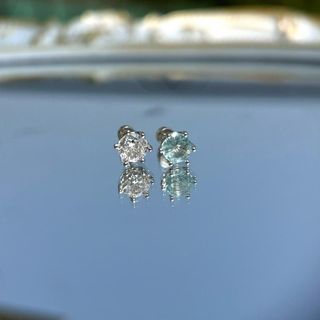 Bông tai nụ đá chốt vặn màu đính đá 2 màu